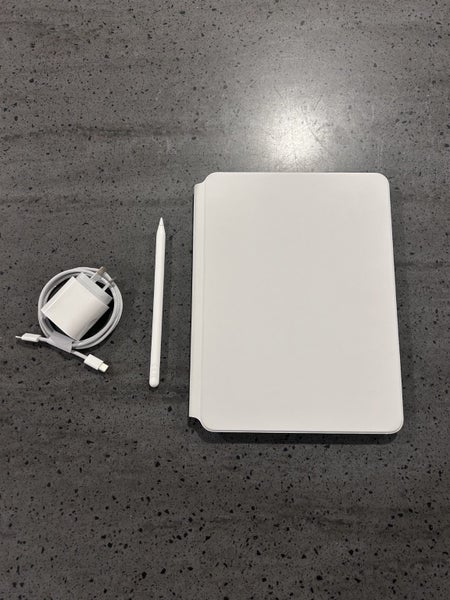 Like New - iPad Pro 11" M4 + Magic Keyboard + Apple Pencil Pro62863222632321114