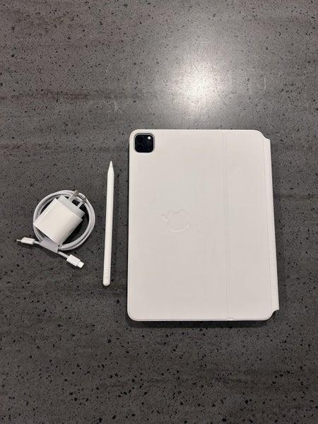 Like New - iPad Pro 11" M4 + Magic Keyboard + Apple Pencil Pro62863222632321112