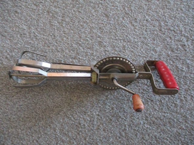 VINTAGE EGG BEATER - Great beater!! Carousel 1
