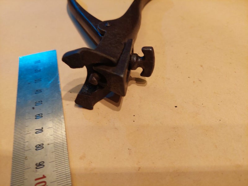 Unknown broken saw set Carousel 4