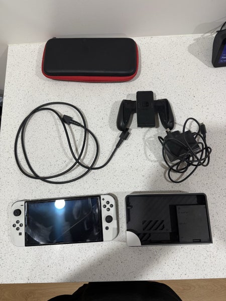 Nintendo Switch OLED - White Carousel 2