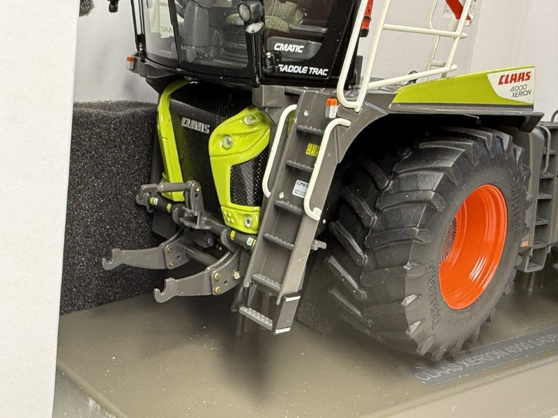 1/32 Claas Xerion 4000 Saddle Trac62863857612161113