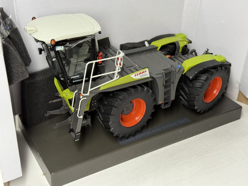 1/32 Claas Xerion 4000 Saddle Trac62863857612161112