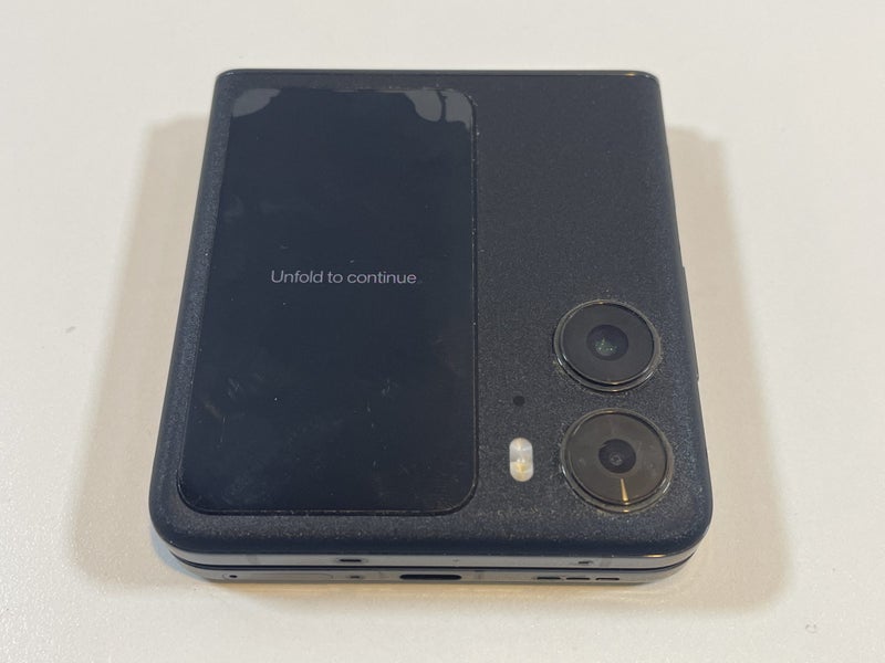 OPPO Find N2 Flip Carousel 1