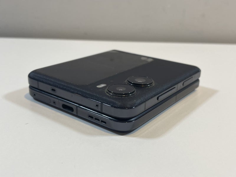 OPPO Find N2 Flip Carousel 2