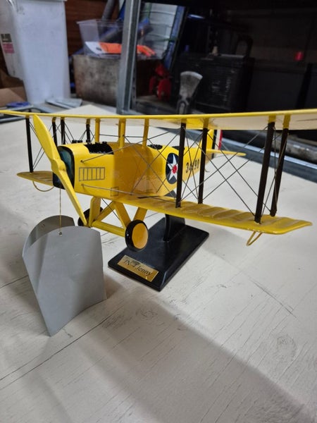 Model plane Carousel 1