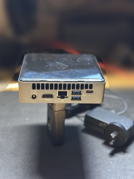 Intel NUC 8 Carousel 3
