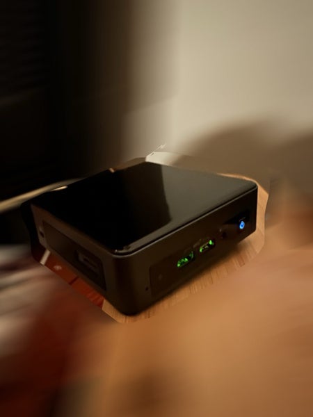 Intel NUC 8 Carousel 2