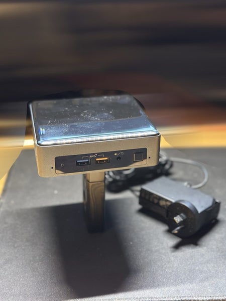Intel NUC 8 Carousel 1