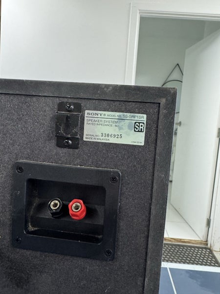 $1 RESERVE! 2x SONY SPEAKERS Carousel 4