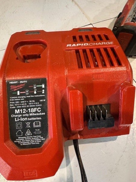 Milwaukee 13mm Drill & Charger Carousel 2