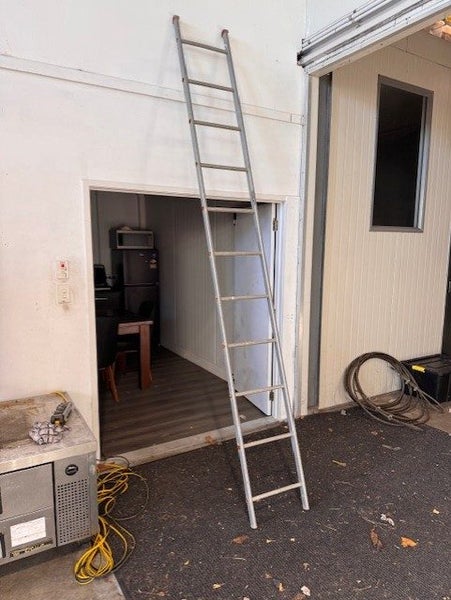 3.3m Steel Ladder Carousel 1