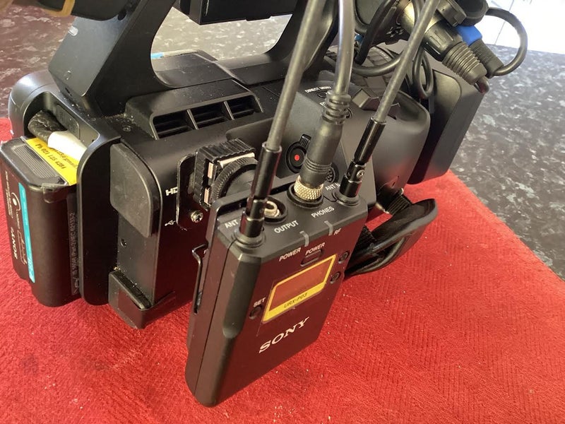 Sony UWP D11 radio UHF mic system Carousel 1