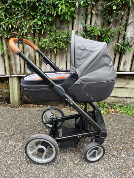 Mutsy i2: Two in One Stroller and Carrycot62854320632579111