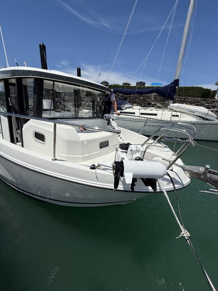 Merry Fisher 795 walk around pilothouse62854326537090113