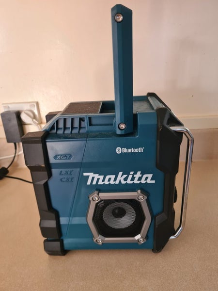 Makita XGT Job site Radio with battery Carousel 2