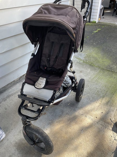 Mountain Buggy Urban Jungle Carousel 1