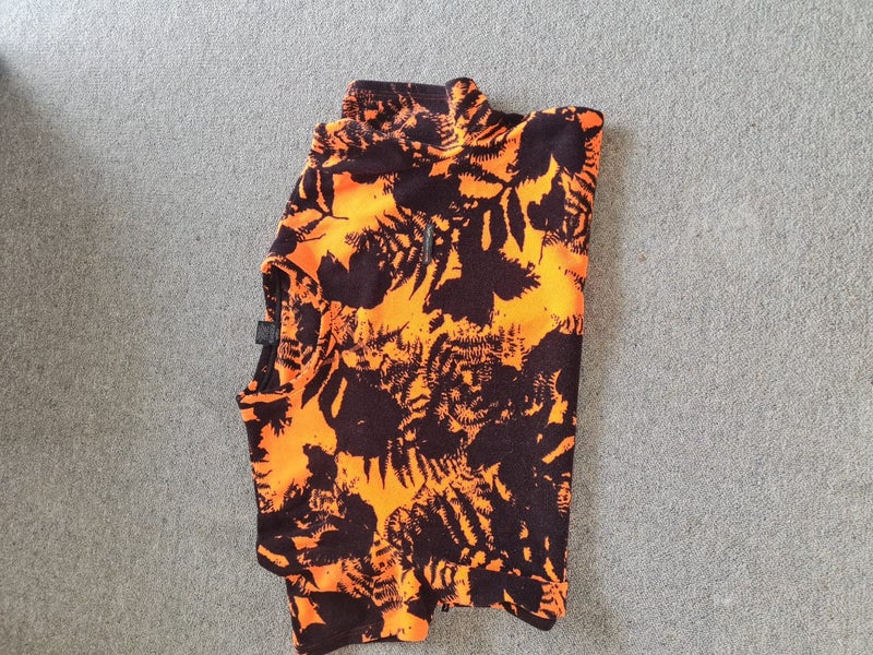 4 x 6XL polar fleece tops. Carousel 2