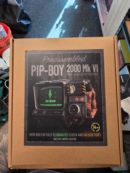 Fallout 76 Pip-Boy (Mk VI Enclave Ver.) Limited Edition Replica Carousel 3