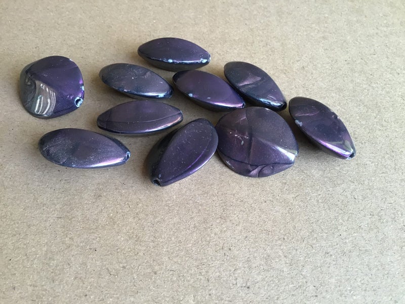 10 x 2 SHADES PURPLE COLOURED MARBLED RESIN BEADS 28 x 25MM63615589554434111