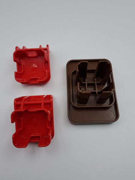 DUPLO LEGO - House Furniture - RED CHAIRS and BROWN TABLE (3 items) Carousel 2