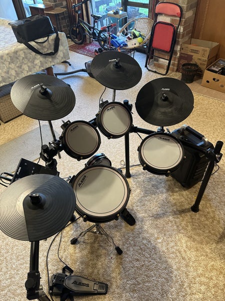 Alesis Crimson 2 special edition. With speaker.62863235009795111