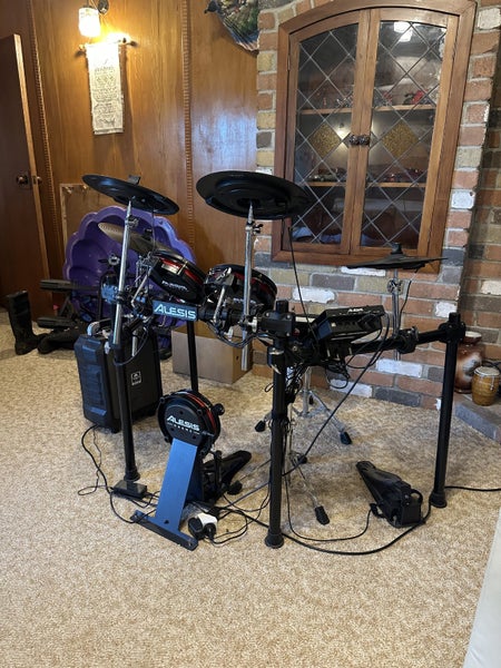 Alesis Crimson 2 special edition. With speaker.62863235009795114