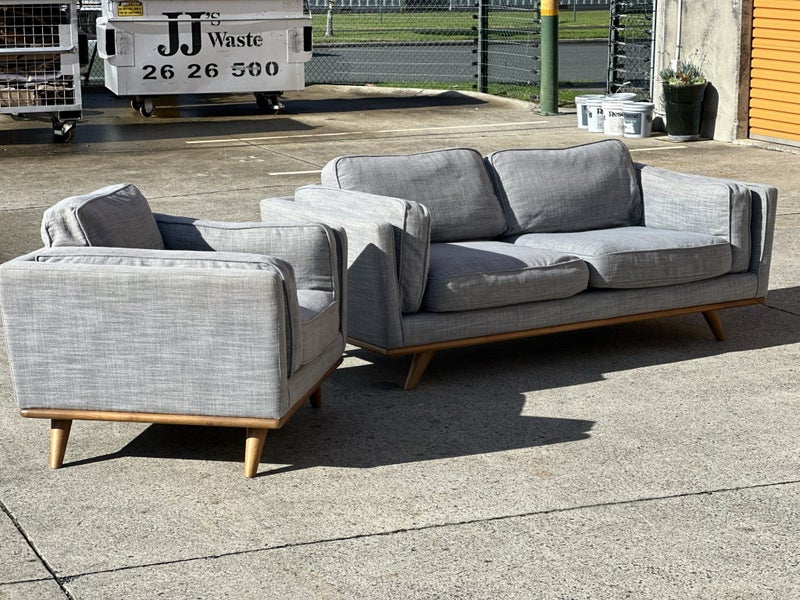 BEAUTIFUL FREEDOM FURNITURE "DAHLIA" LOUNGE SETTING Carousel 2