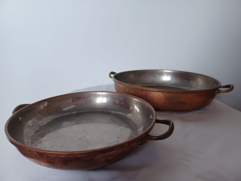 *** 2 Copper Bottomed and Brass Handled Cooking Dishes *** Carousel 2