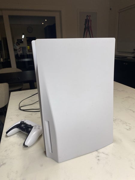 Ps5 disc with a 1 terabyte chip and Travel box Carousel 2