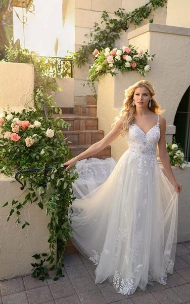 Wedding Dress and Veil (Stella York 7083)62933724435459113