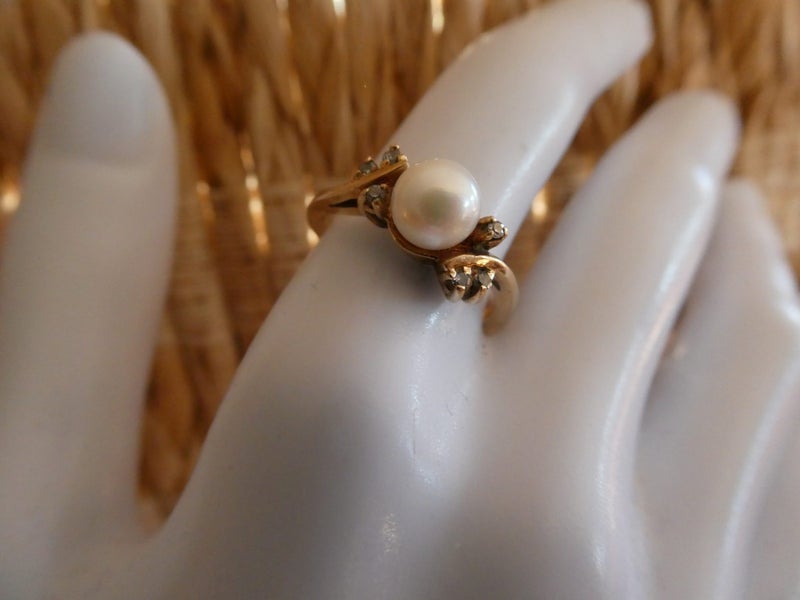 Vintage Pearl/Diamond Ring Carousel 1