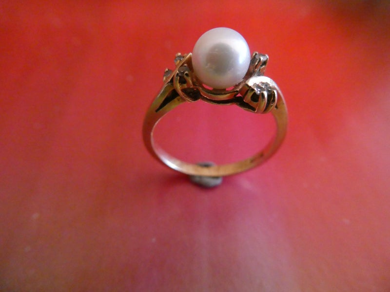 Vintage Pearl/Diamond Ring Carousel 2