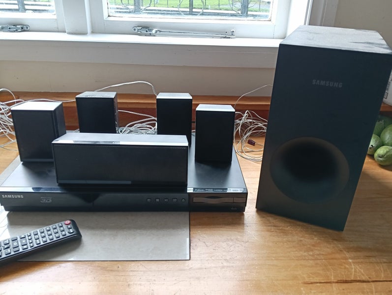 Blu Ray home entertainment system E3500 Carousel 1