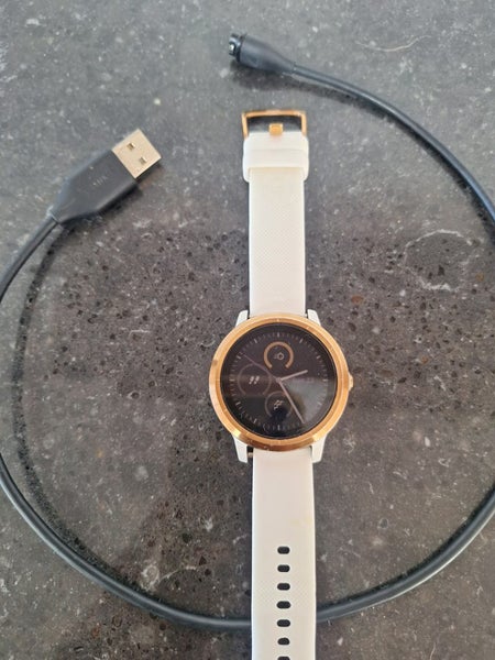 Garmin Vivoactive (White) Carousel 1