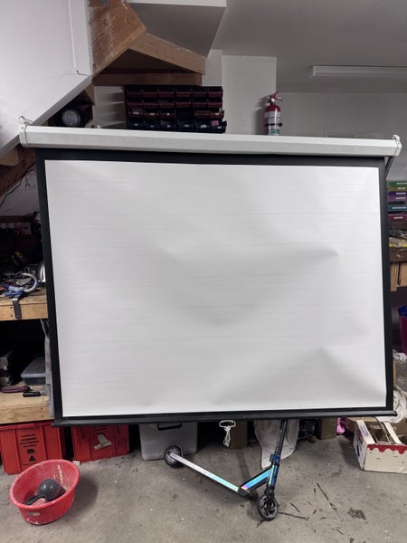 Projector screen Carousel 1