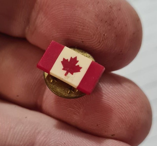 Canada Pin Carousel 1