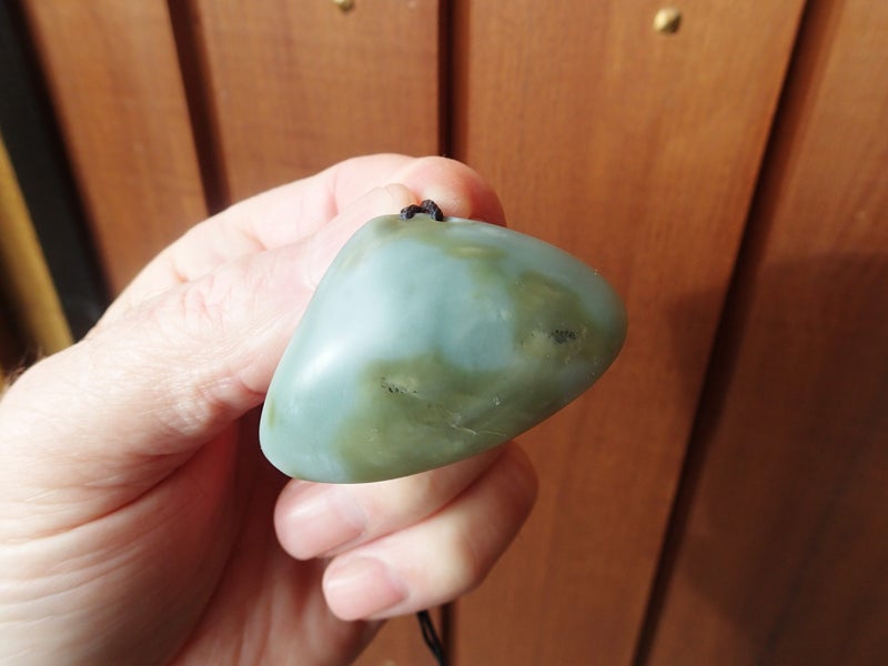 Greenstone / Pounamu Pipi Shell Pendant Carousel 1