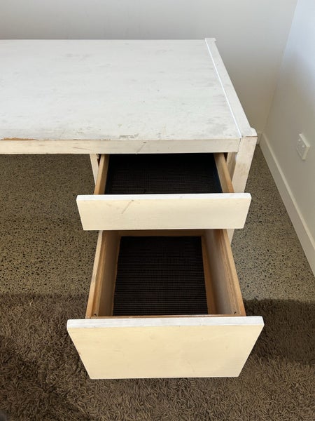 Solid computer / office desk Carousel 2