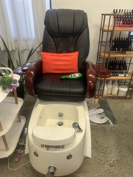Spa pedicure massage chair-90% new Carousel 1