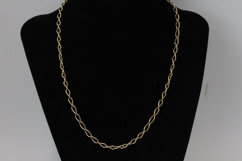 9ct Gold Long-link chain Carousel 6