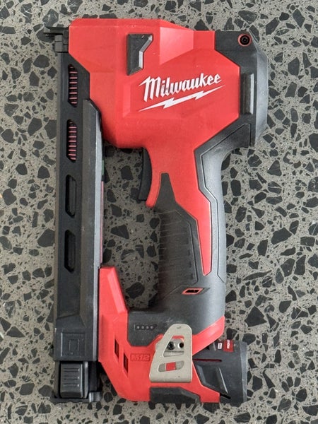 $1.00 RESERVE!! Milwaukee Cable Stapler M12 + Battery Carousel 1