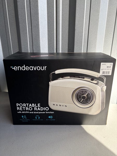 Endeavour Portable Retro Radio (CL852) Carousel 1