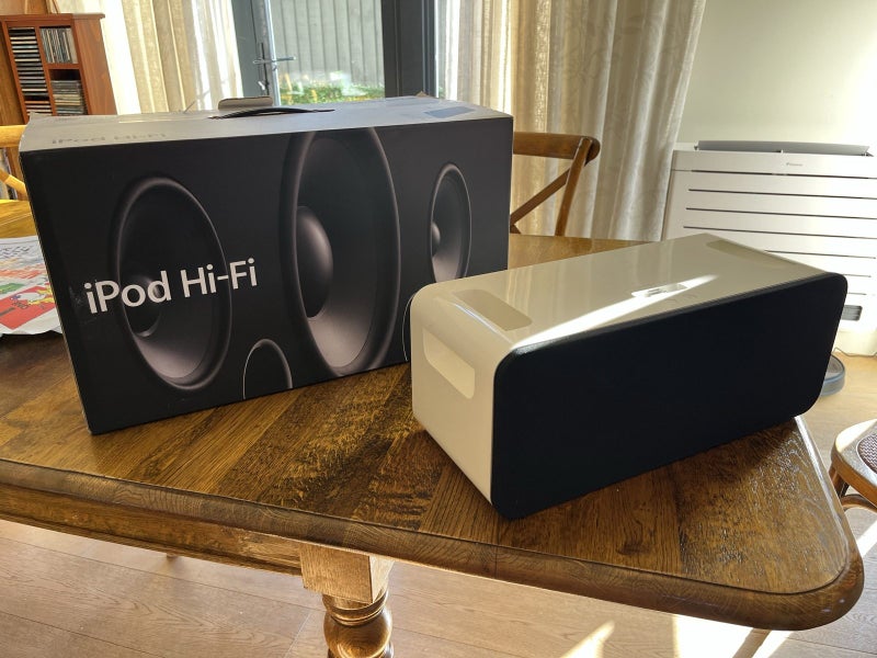 Apple iPod HiFi Carousel 1