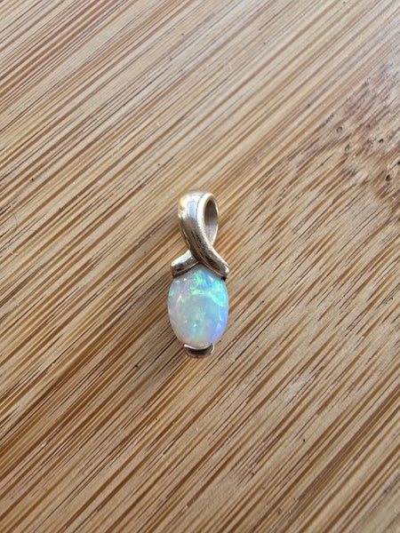 9ct gold and solid opal pendant62863853170946119