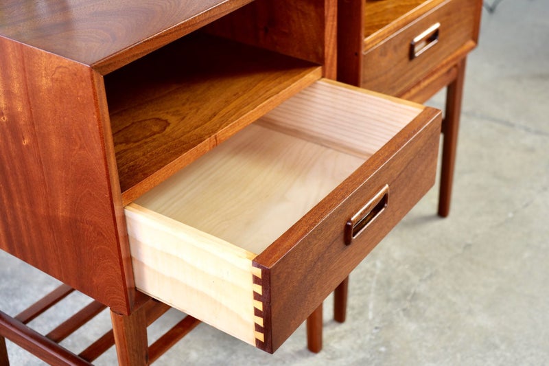 A PAIR OF MID-CENTURY MAHOGANY BEDSIDE TABLES 1960s62854316428545114