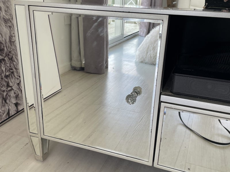 Mirrored TV / entertainment unit62865823240193114