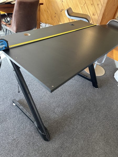 $1 reserve gaming desk Carousel 1