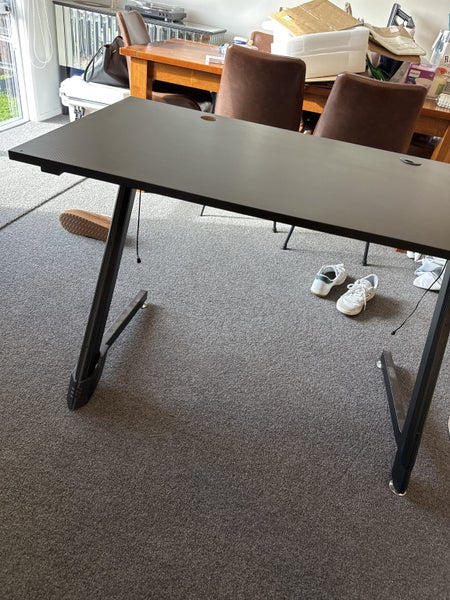 $1 reserve gaming desk Carousel 2