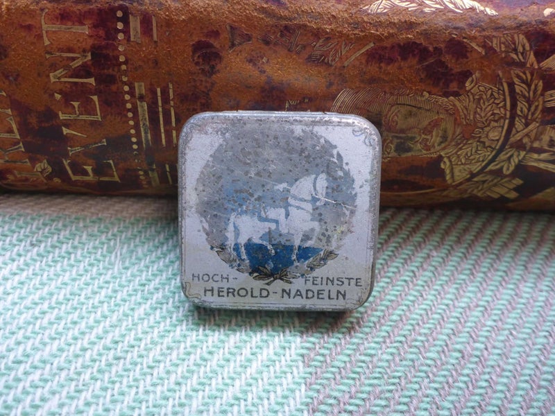 Awesome Old Vintage Gramophone Needles Tin Herold-Nadelin Needles Tin Carousel 1